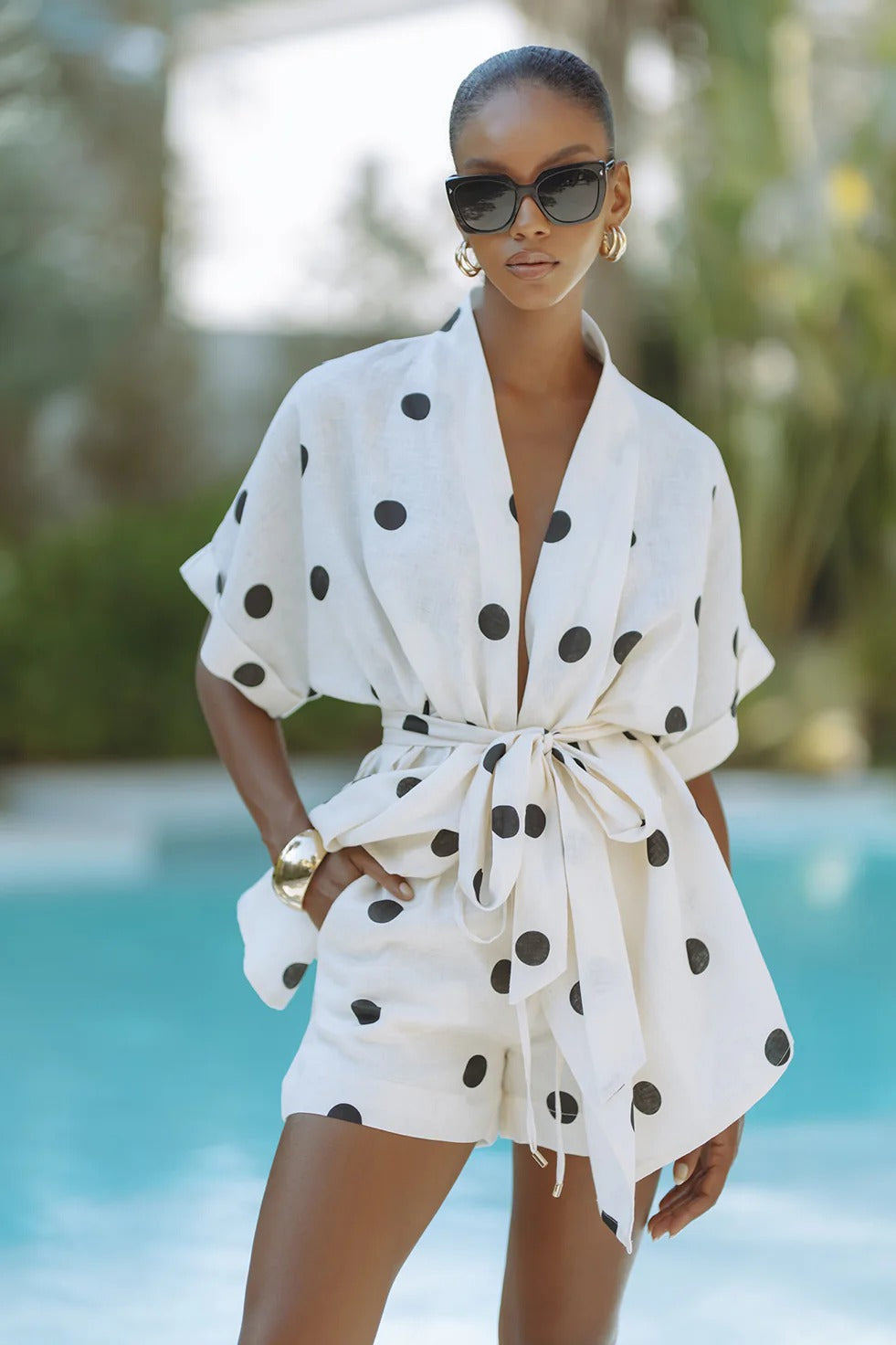 Conjunto de Dos Piezas con Kimono y Pantalón Corto